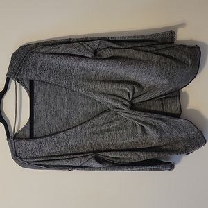 Super comfy and sexy reversible top in heathered grey. Size Med.